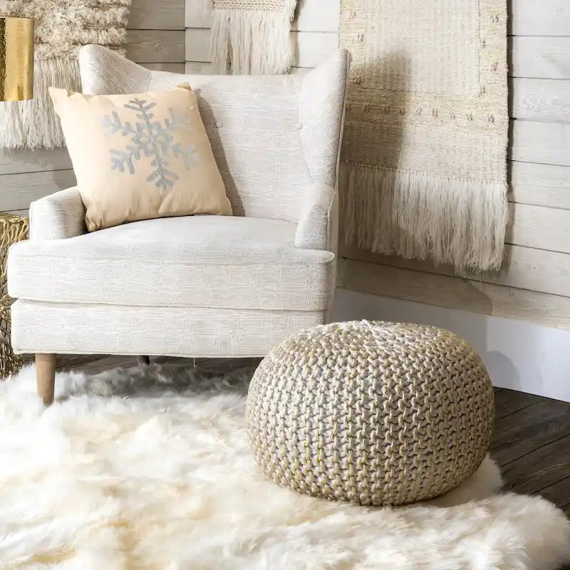 Runder gestrickter, gefüllter Ottoman-Pouf in verschiedenen Farben